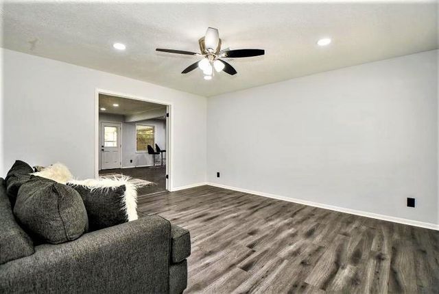 2404 Oaks Drive, Pasadena, TX 77502