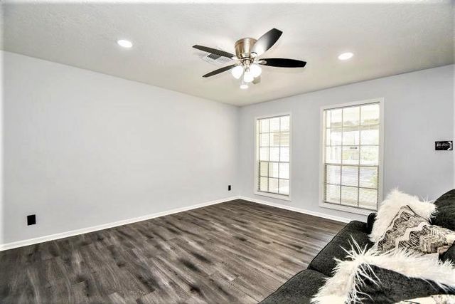 2404 Oaks Drive, Pasadena, TX 77502