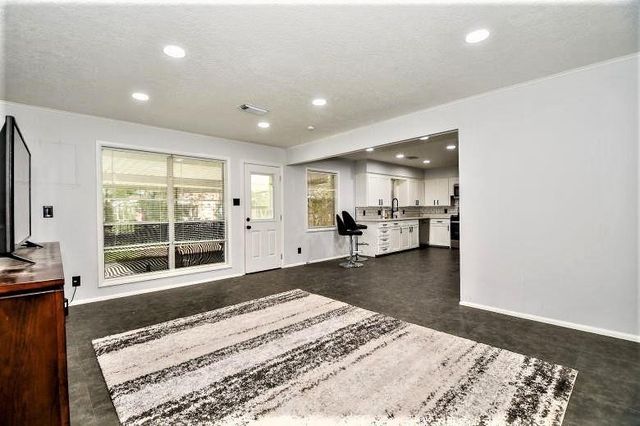 2404 Oaks Drive, Pasadena, TX 77502