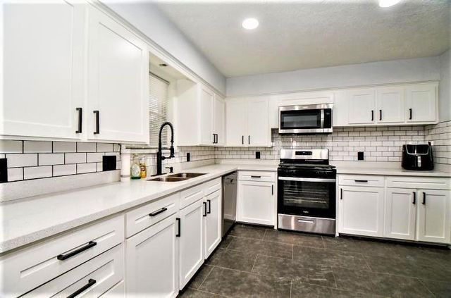 2404 Oaks Drive, Pasadena, TX 77502