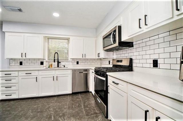 2404 Oaks Drive, Pasadena, TX 77502