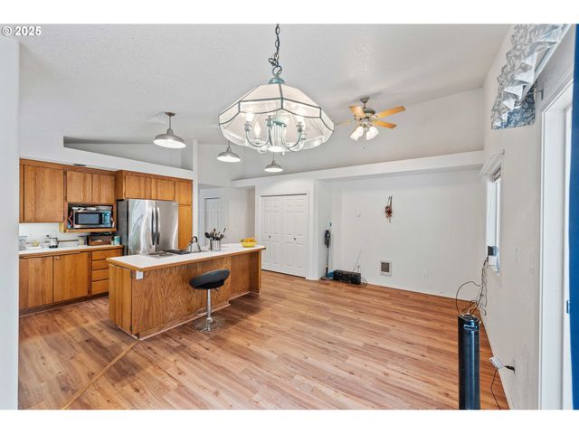 925 CHICKSES Dr, Coos Bay, OR 97420