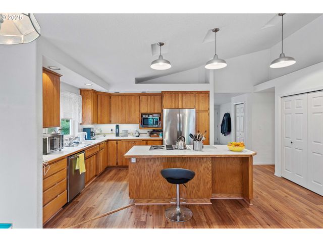925 CHICKSES Dr, Coos Bay, OR 97420