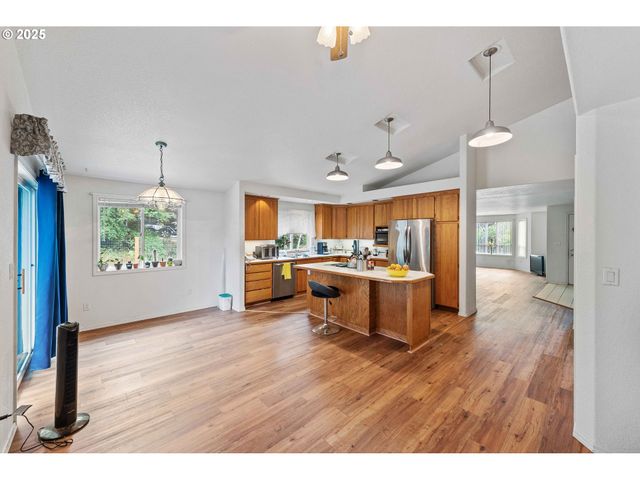 925 CHICKSES Dr, Coos Bay, OR 97420