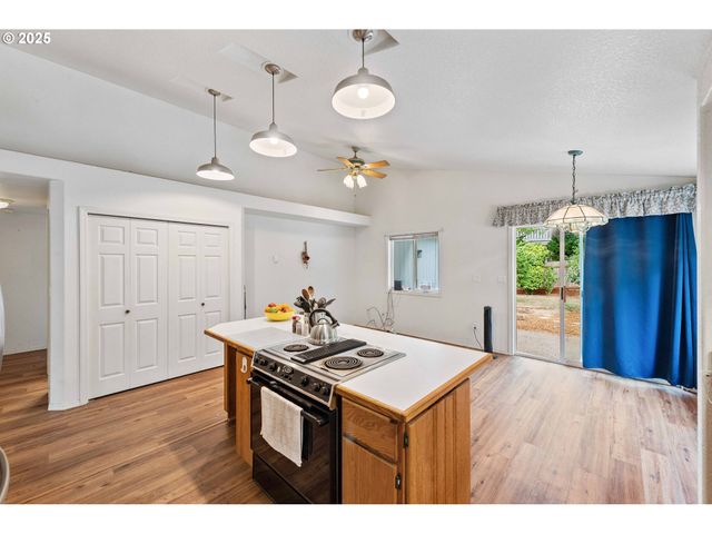 925 CHICKSES Dr, Coos Bay, OR 97420