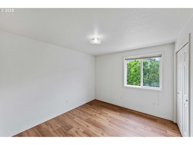 925 CHICKSES Dr, Coos Bay, OR 97420