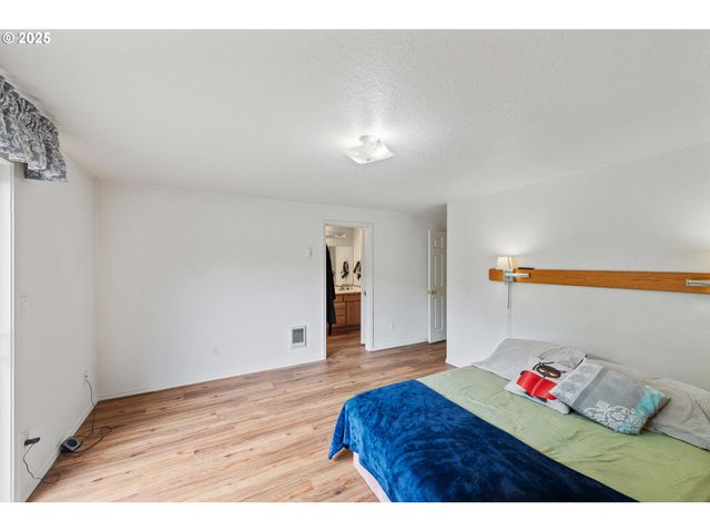 925 CHICKSES Dr, Coos Bay, OR 97420