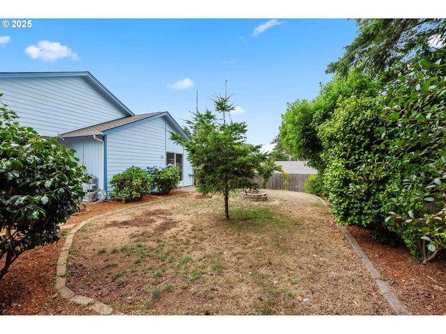 925 CHICKSES Dr, Coos Bay, OR 97420