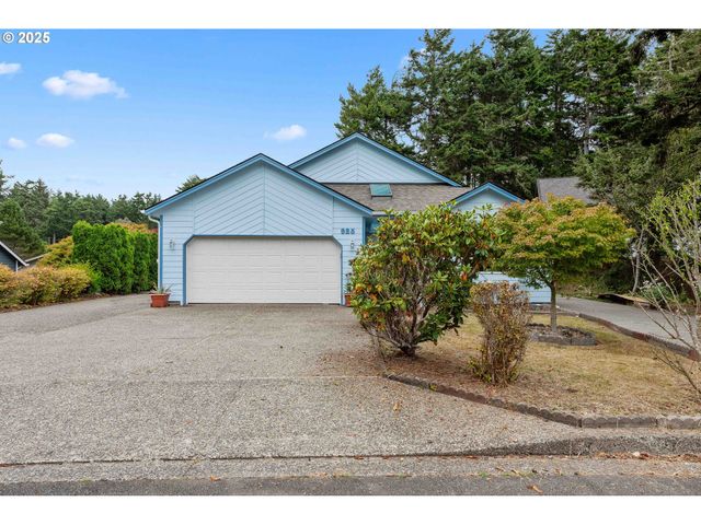 925 CHICKSES Dr, Coos Bay, OR 97420