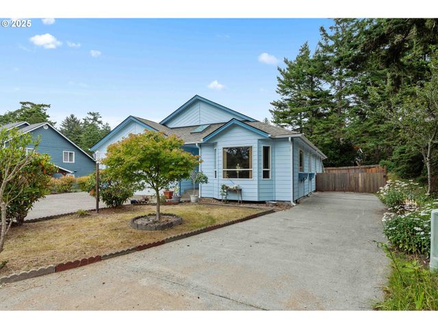 925 CHICKSES Dr, Coos Bay, OR 97420