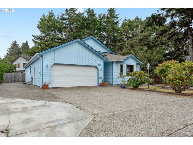 925 CHICKSES Dr, Coos Bay, OR 97420