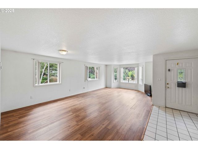 925 CHICKSES Dr, Coos Bay, OR 97420