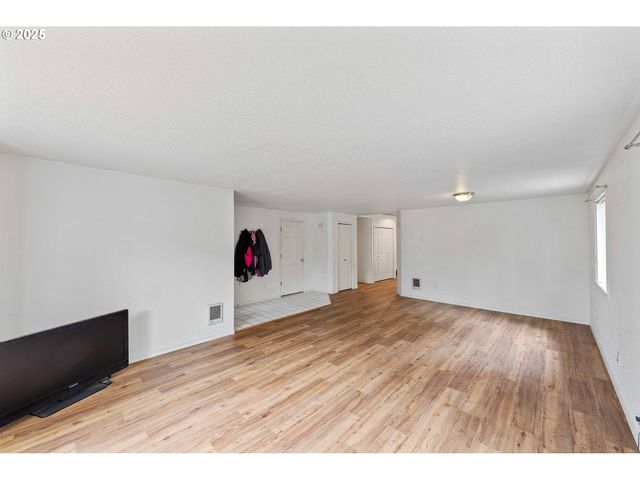 925 CHICKSES Dr, Coos Bay, OR 97420