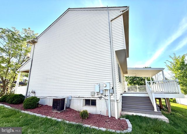 6081 LONG POND DR, Birdsboro, PA 19508