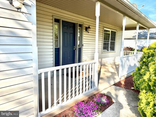 6081 LONG POND DR, Birdsboro, PA 19508