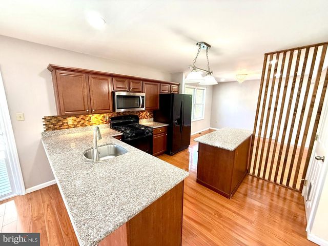 6081 LONG POND DR, Birdsboro, PA 19508
