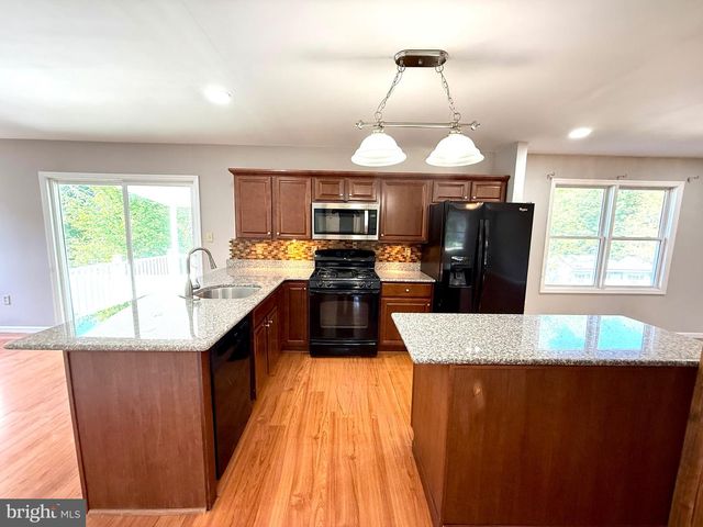 6081 LONG POND DR, Birdsboro, PA 19508