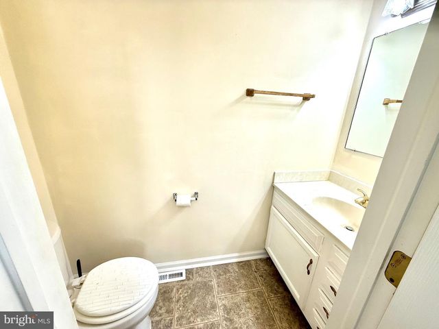 6081 LONG POND DR, Birdsboro, PA 19508