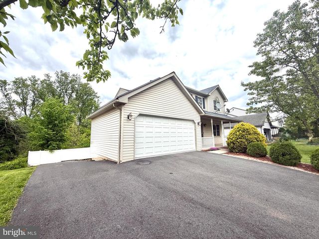 6081 LONG POND DR, Birdsboro, PA 19508