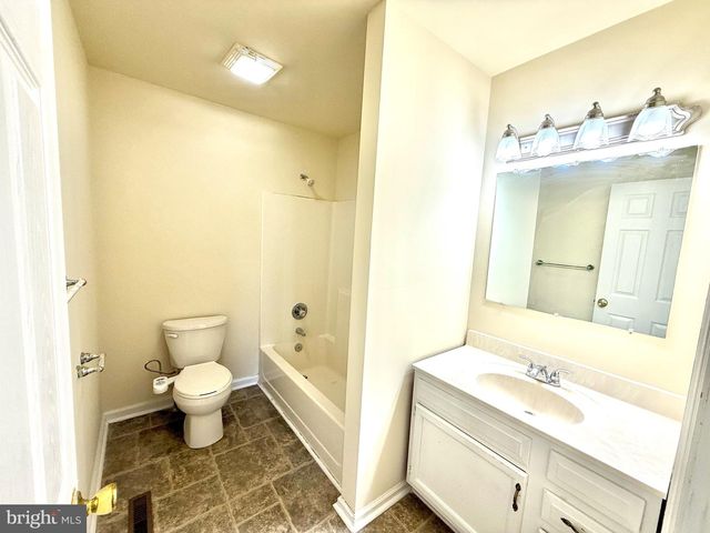6081 LONG POND DR, Birdsboro, PA 19508