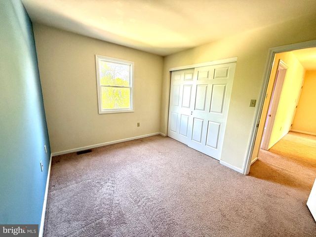 6081 LONG POND DR, Birdsboro, PA 19508
