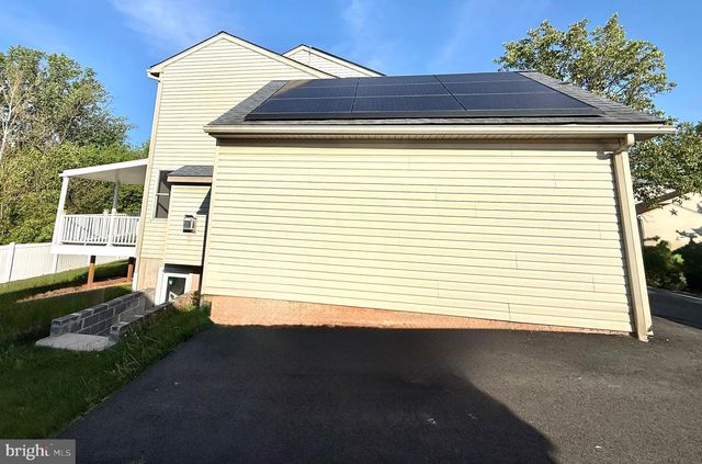 6081 LONG POND DR, Birdsboro, PA 19508