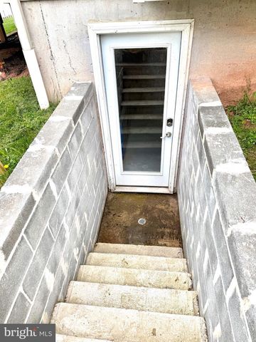 6081 LONG POND DR, Birdsboro, PA 19508
