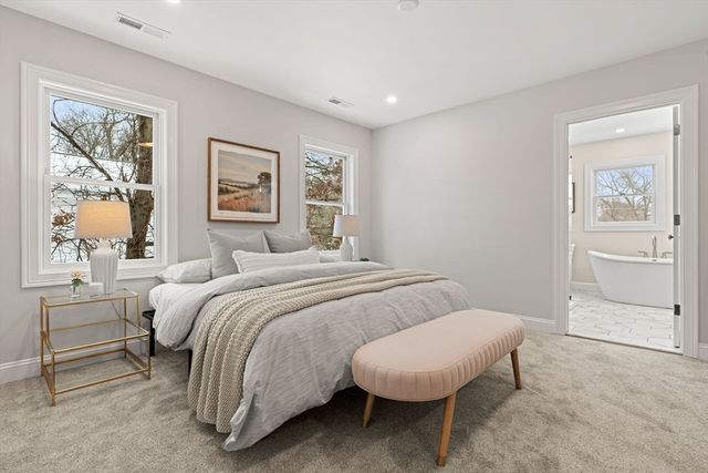 15 Tenth St, Tewksbury, MA 01876