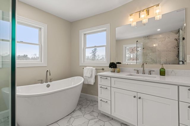 15 Tenth St, Tewksbury, MA 01876