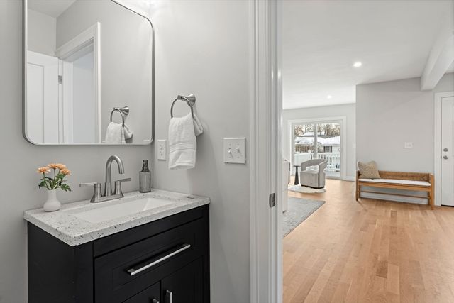 15 Tenth St, Tewksbury, MA 01876