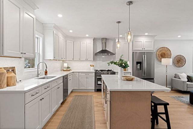 15 Tenth St, Tewksbury, MA 01876