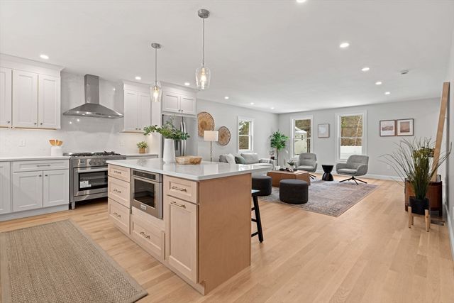 15 Tenth St, Tewksbury, MA 01876