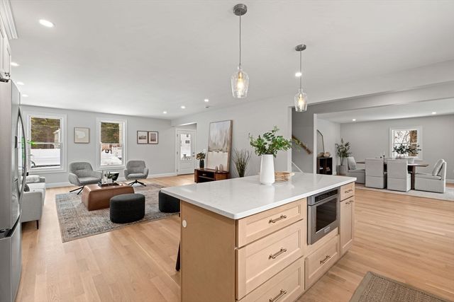 15 Tenth St, Tewksbury, MA 01876