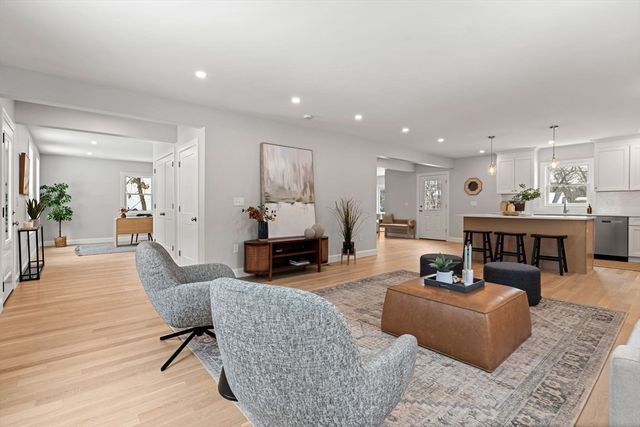 15 Tenth St, Tewksbury, MA 01876