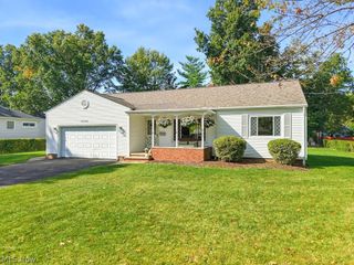 4394 Selhurst Road, North Olmsted, OH 44070