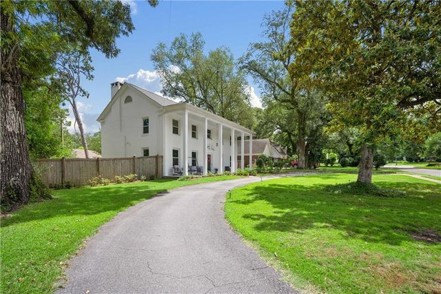 4530 Kingsway Drive, Mobile, AL 36608