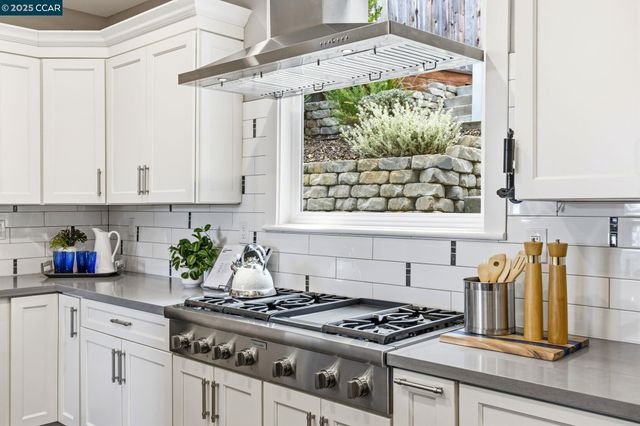 961 Oak View Cir, Lafayette, CA 94549