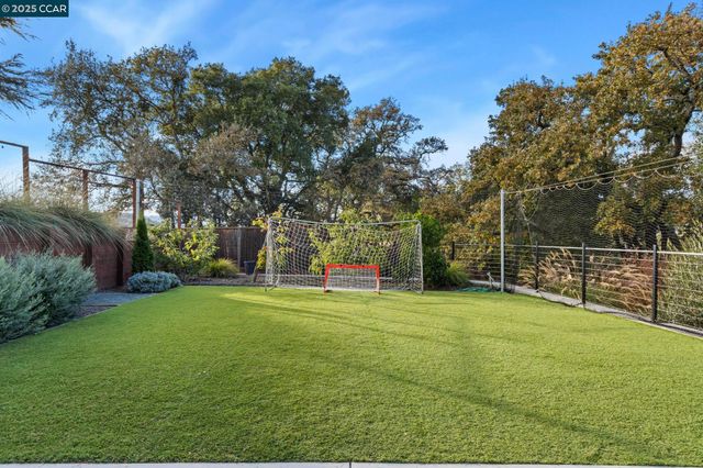 961 Oak View Cir, Lafayette, CA 94549