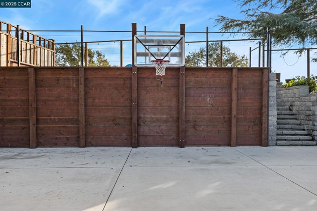 961 Oak View Cir, Lafayette, CA 94549