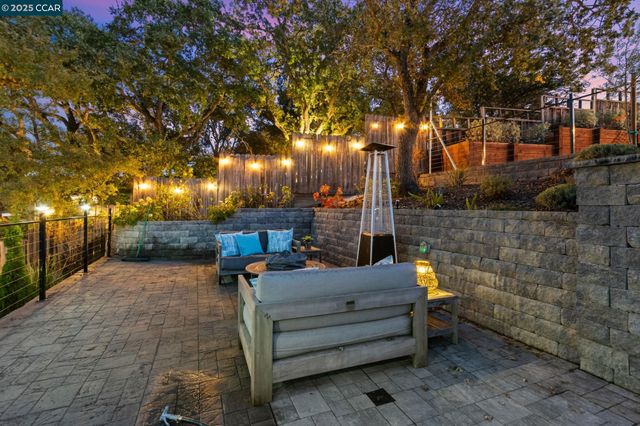 961 Oak View Cir, Lafayette, CA 94549