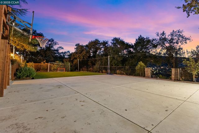 961 Oak View Cir, Lafayette, CA 94549