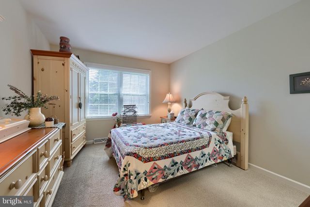 128 FIELDCREST LN, Ephrata, PA 17522
