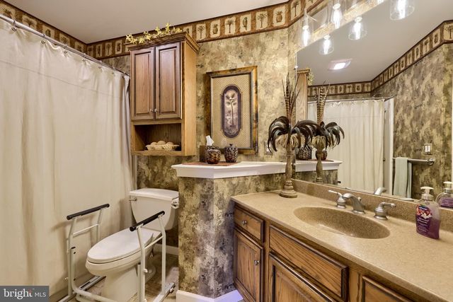 128 FIELDCREST LN, Ephrata, PA 17522