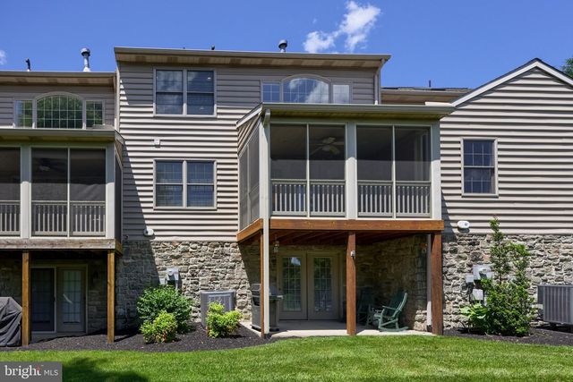 128 FIELDCREST LN, Ephrata, PA 17522