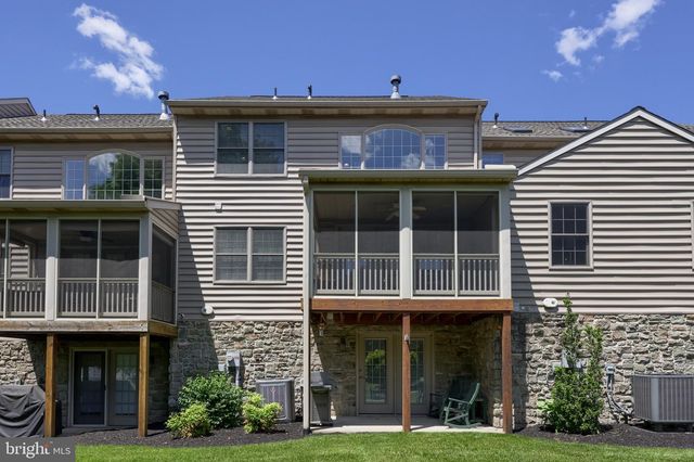 128 FIELDCREST LN, Ephrata, PA 17522