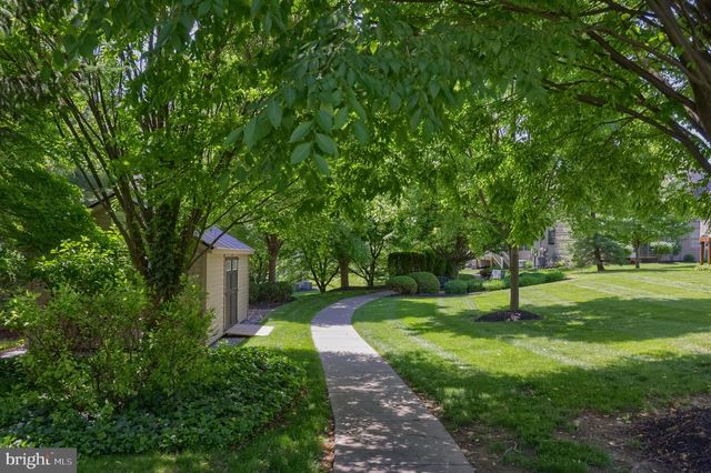 128 FIELDCREST LN, Ephrata, PA 17522