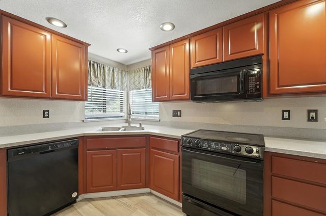 834 Cedar Ridge Dr, Turlock, CA 95382