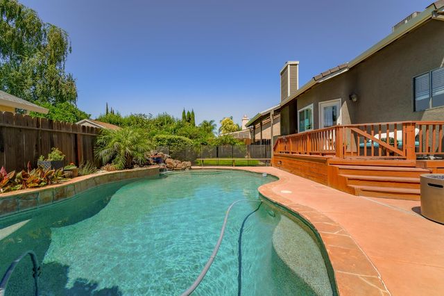 834 Cedar Ridge Dr, Turlock, CA 95382