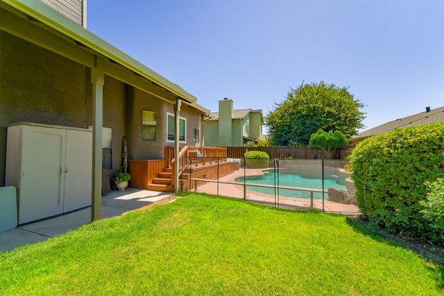 834 Cedar Ridge Dr, Turlock, CA 95382