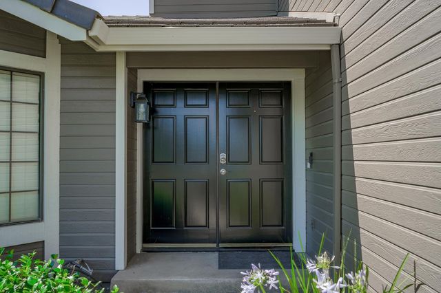 834 Cedar Ridge Dr, Turlock, CA 95382